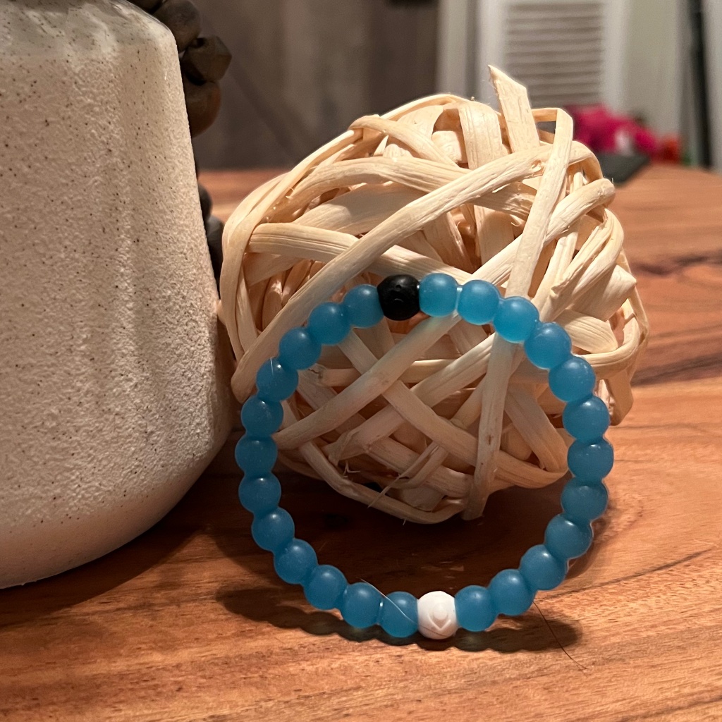 Lokai Clean Water Bracelet 8$